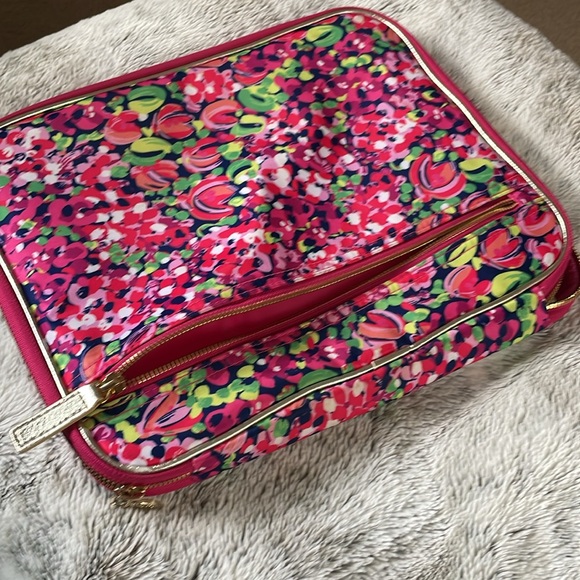 Lilly Pulitzer floral Tablet zip up case - Picture 4 of 8